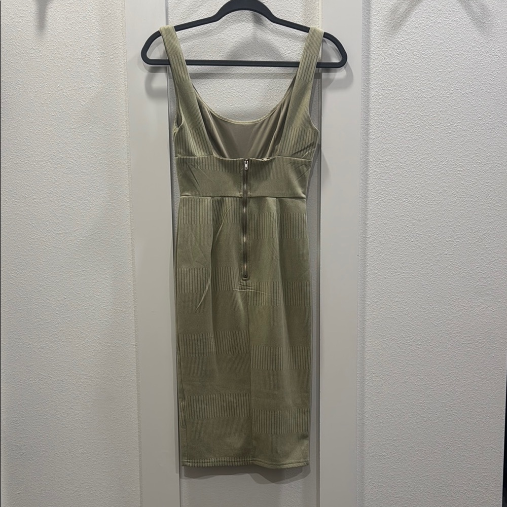 Hello Molly Olive Green Sleeveless Dress - Picture 5 of 7